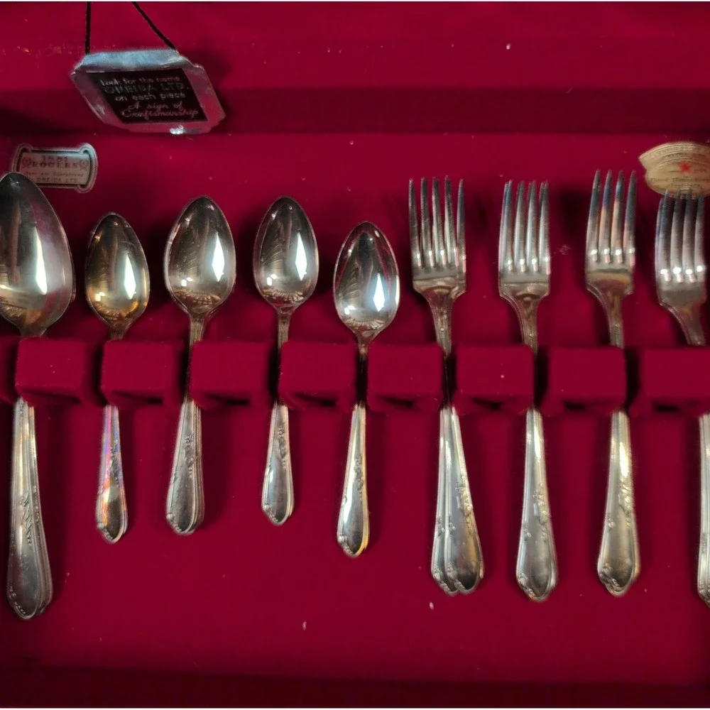 Vintage 1881 Rogers Bros 25 Pc Silverware Set Oneida Dinnerware Collectibles